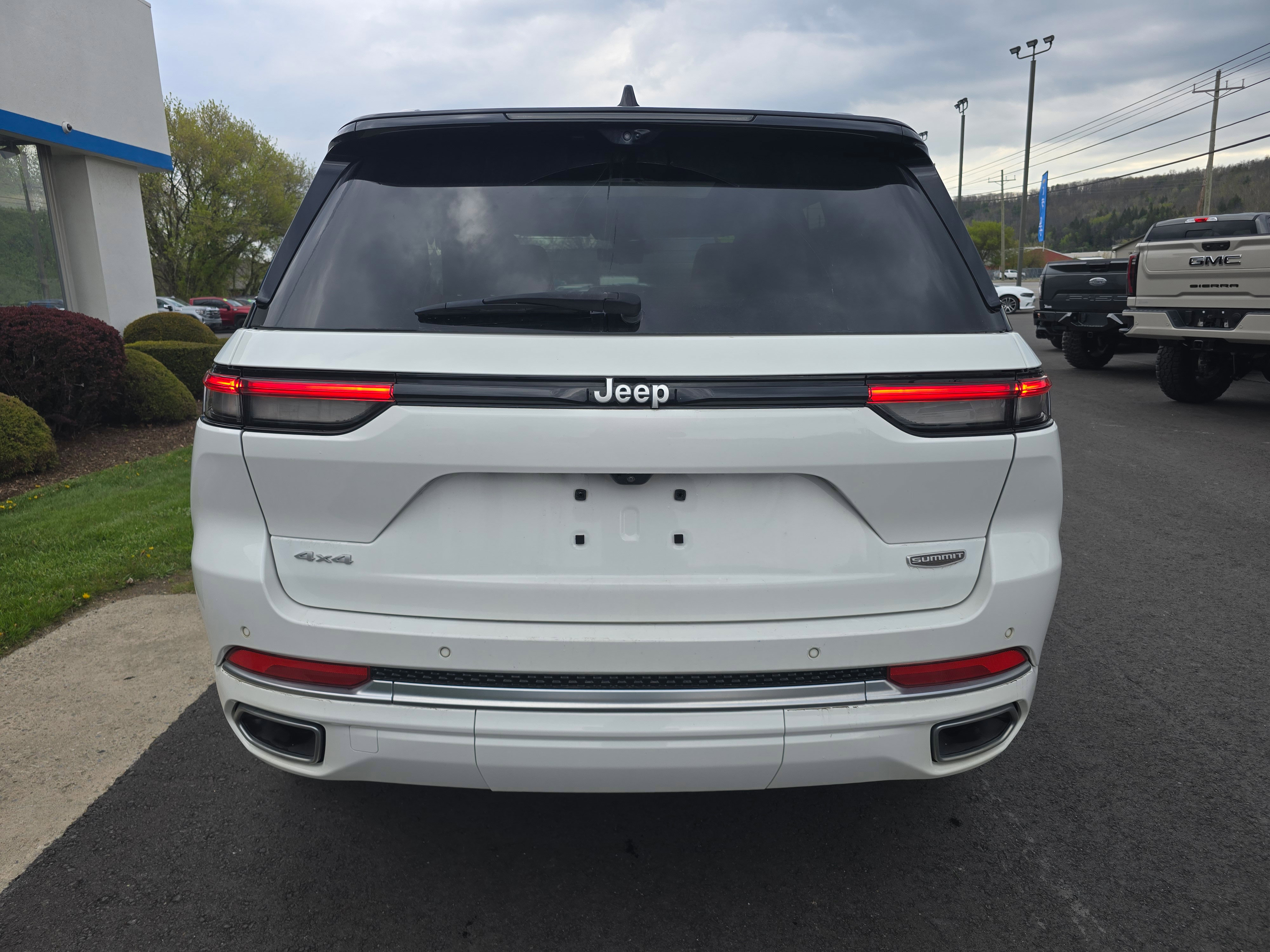 Used 2024 Jeep Grand Cherokee Summit w/ Adv Protech Group IV AWD/4WD image 4