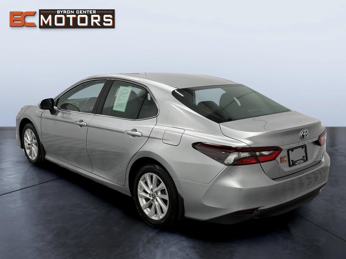 Used 2022 Toyota Camry LE FWD image 4
