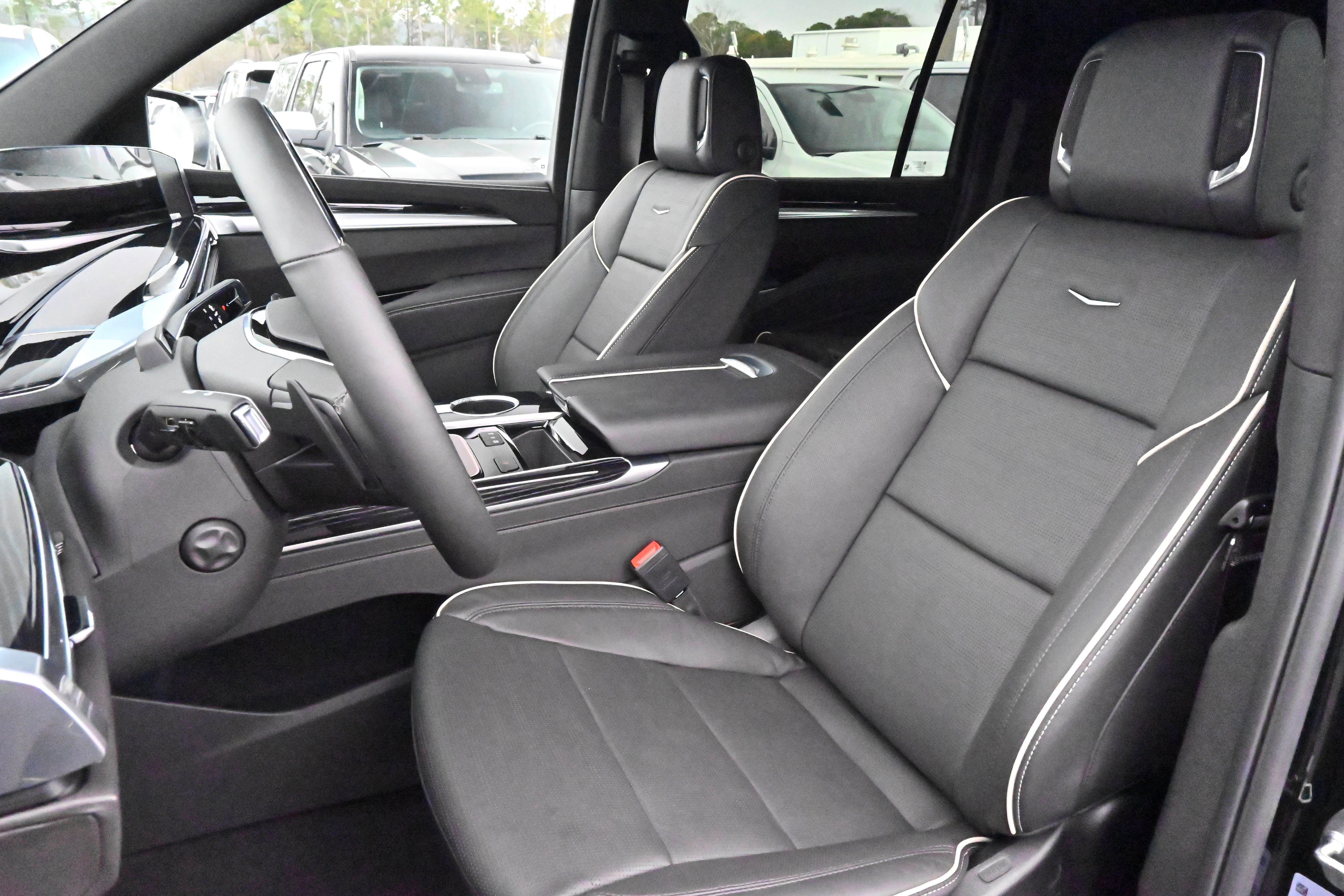 Used 2025 Cadillac Escalade ESV Sport image 7