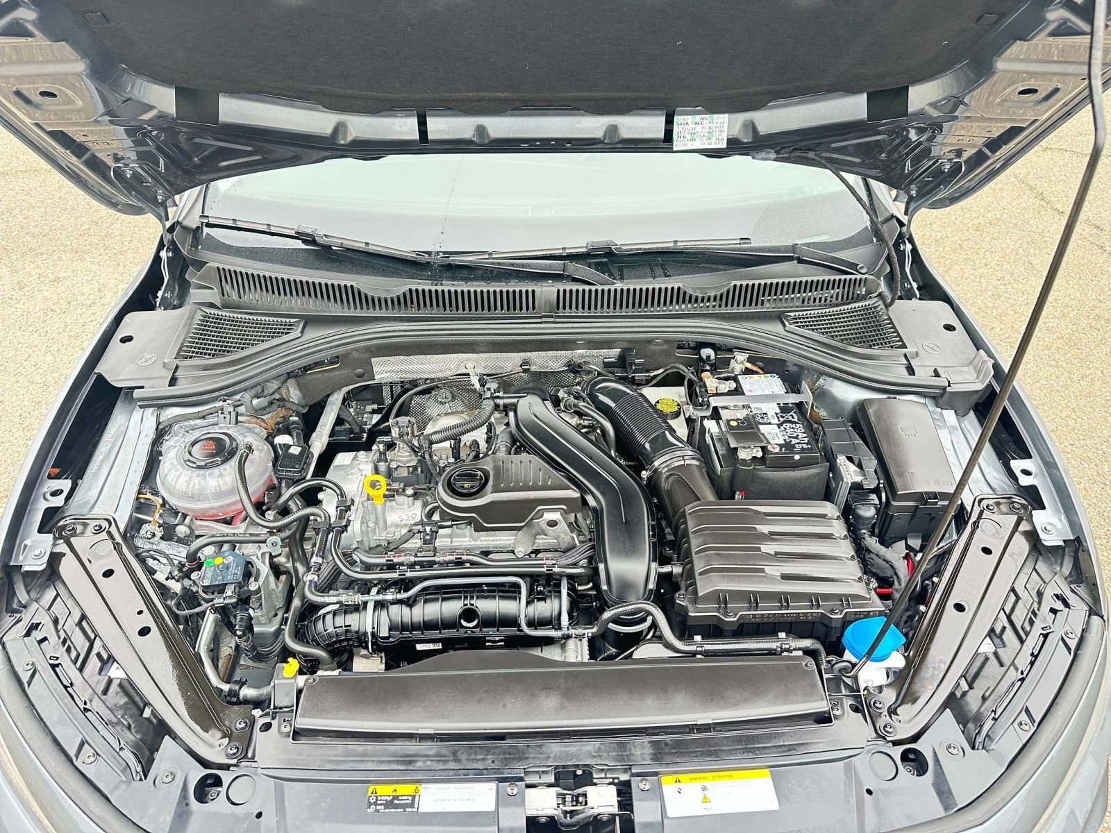 Used 2025 Volkswagen Jetta SE image 32