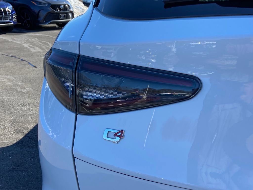 Used 2024 Alfa Romeo Stelvio Ti w/ Active Assist Plus Package AWD/4WD image 31