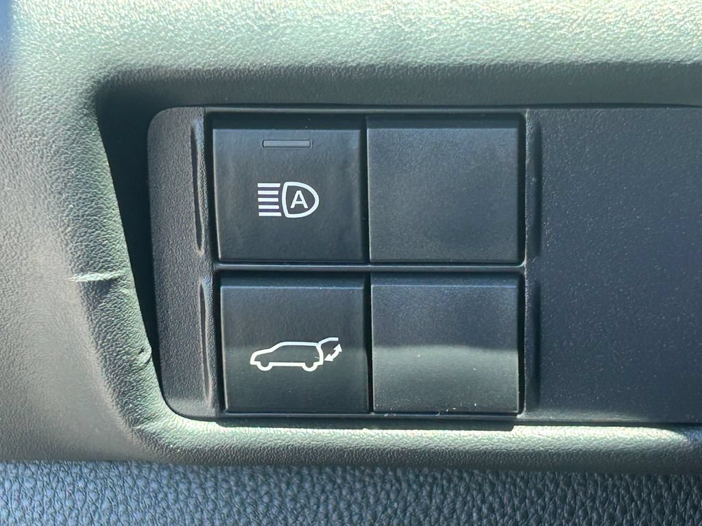 Used 2022 Toyota Highlander XSE AWD/4WD image 25