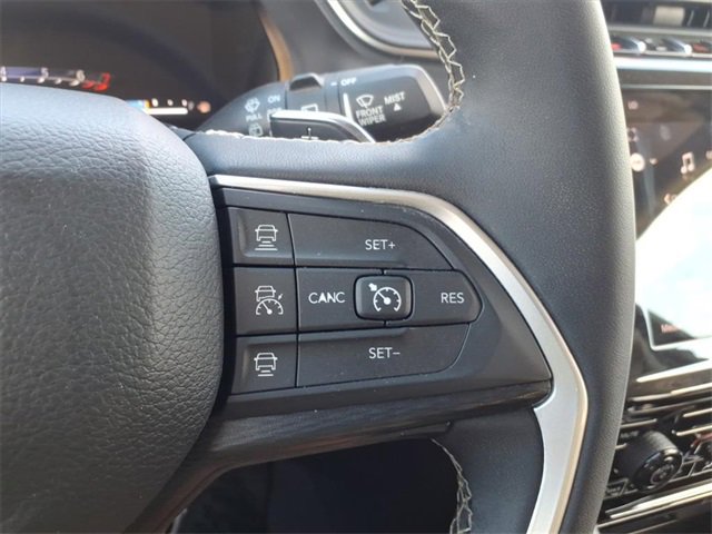 Used 2023 Jeep Grand Cherokee Laredo image 25