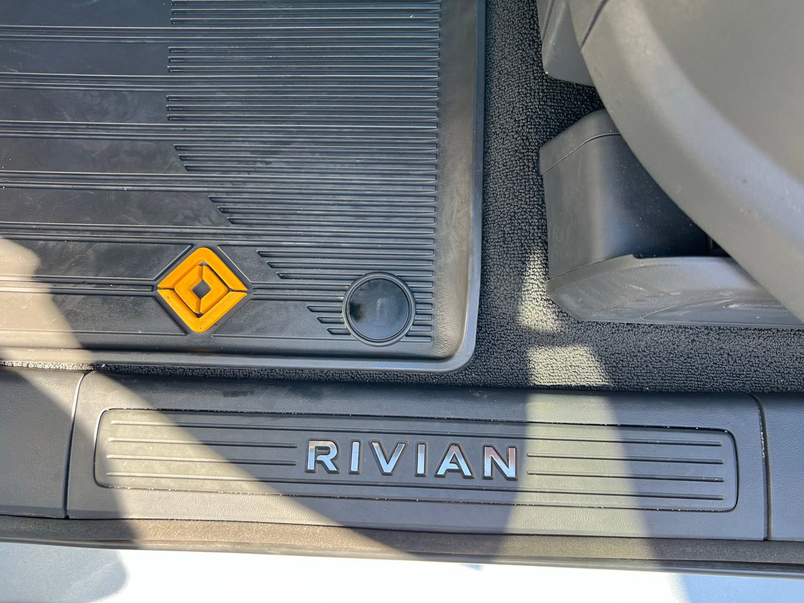Used 2022 Rivian R1T Launch Edition image 26