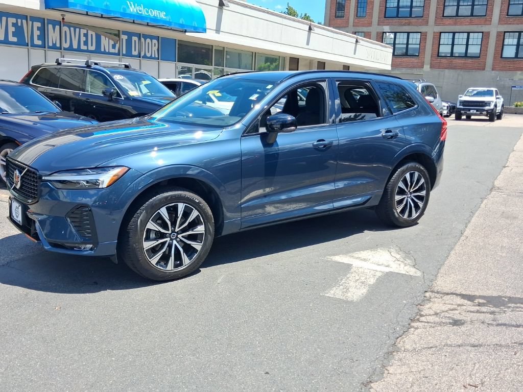 Certified 2025 Volvo XC60 B5 Plus w/ Protection Package Premier AWD/4WD image 5