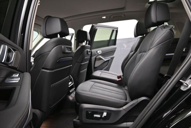 Used 2021 BMW X7 xDrive40i w/ Premium Package AWD/4WD image 18