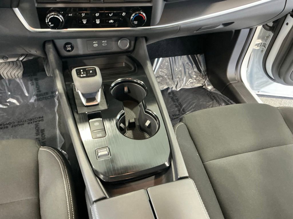 Used 2025 Nissan Rogue S FWD image 9