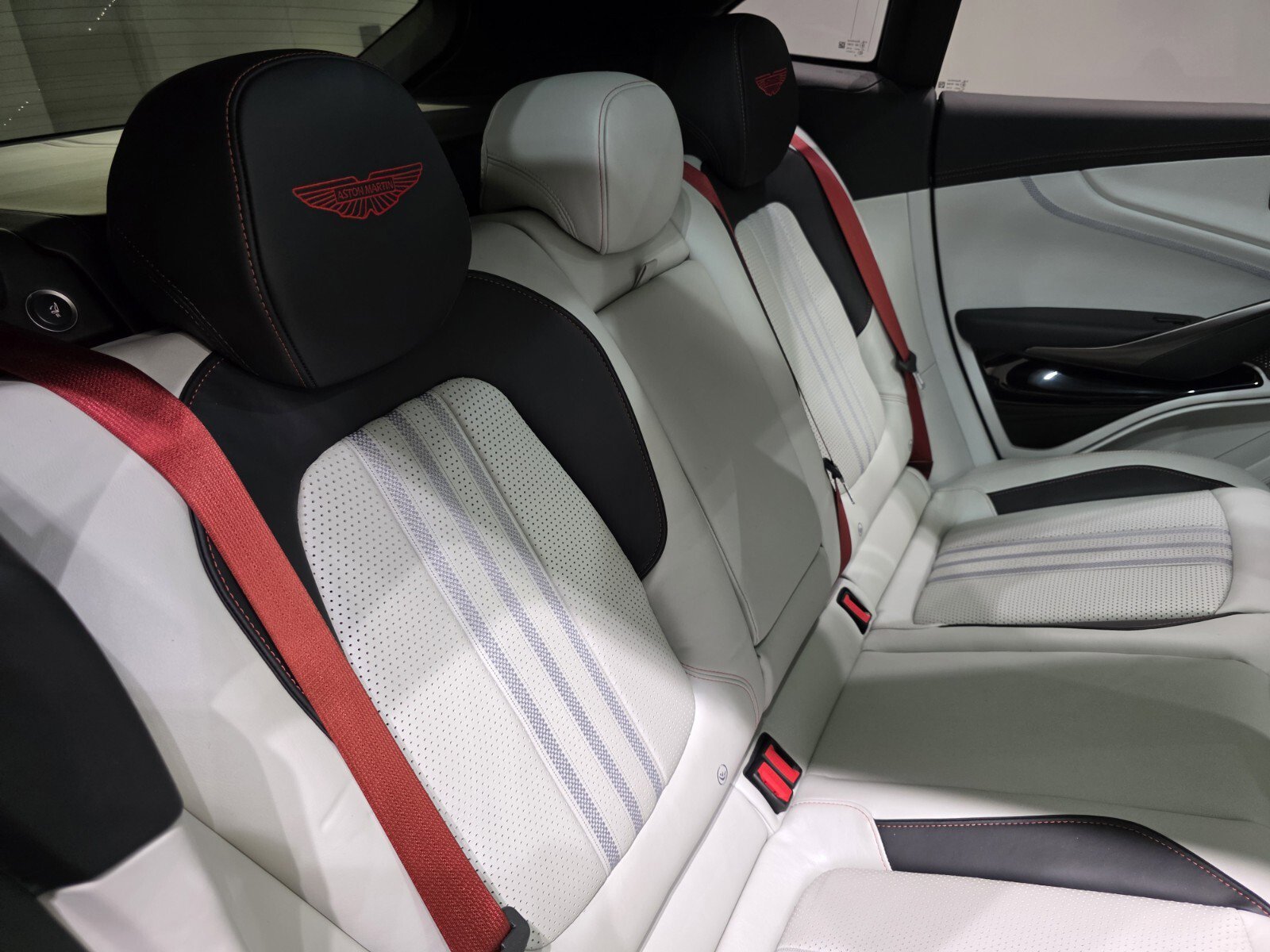 New 2025 Aston Martin DBX 707 image 28