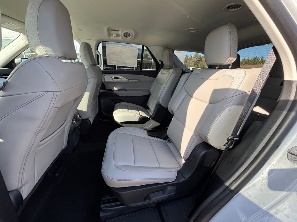 Used 2026 Ford Explorer Active w/ Active Comfort Package AWD/4WD image 15