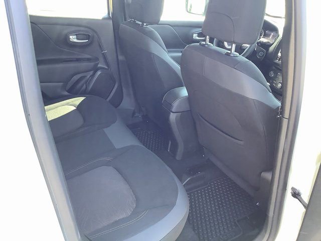 Used 2023 Jeep Renegade Latitude AWD/4WD image 30