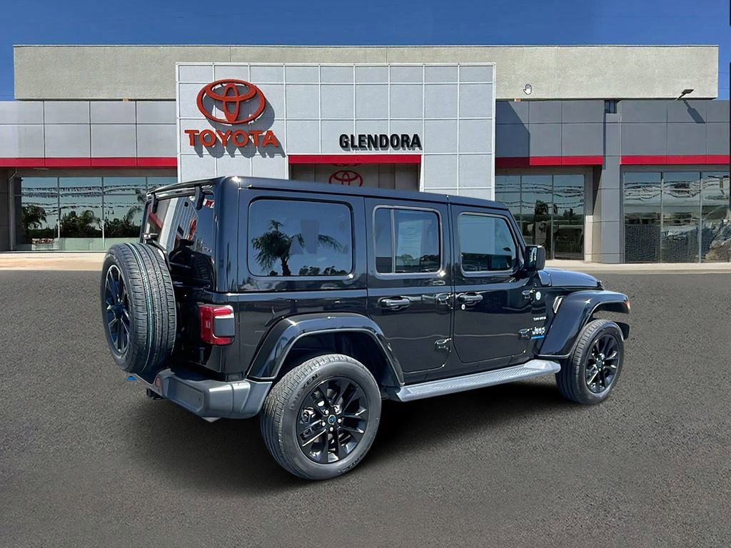Used 2024 Jeep Wrangler Unlimited Sahara w/ Technology Group AWD/4WD image 3