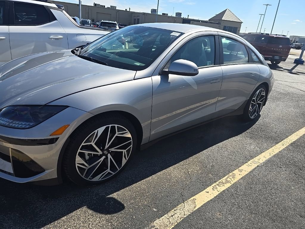 Used 2025 Hyundai Ioniq 6 SEL AWD/4WD image 3