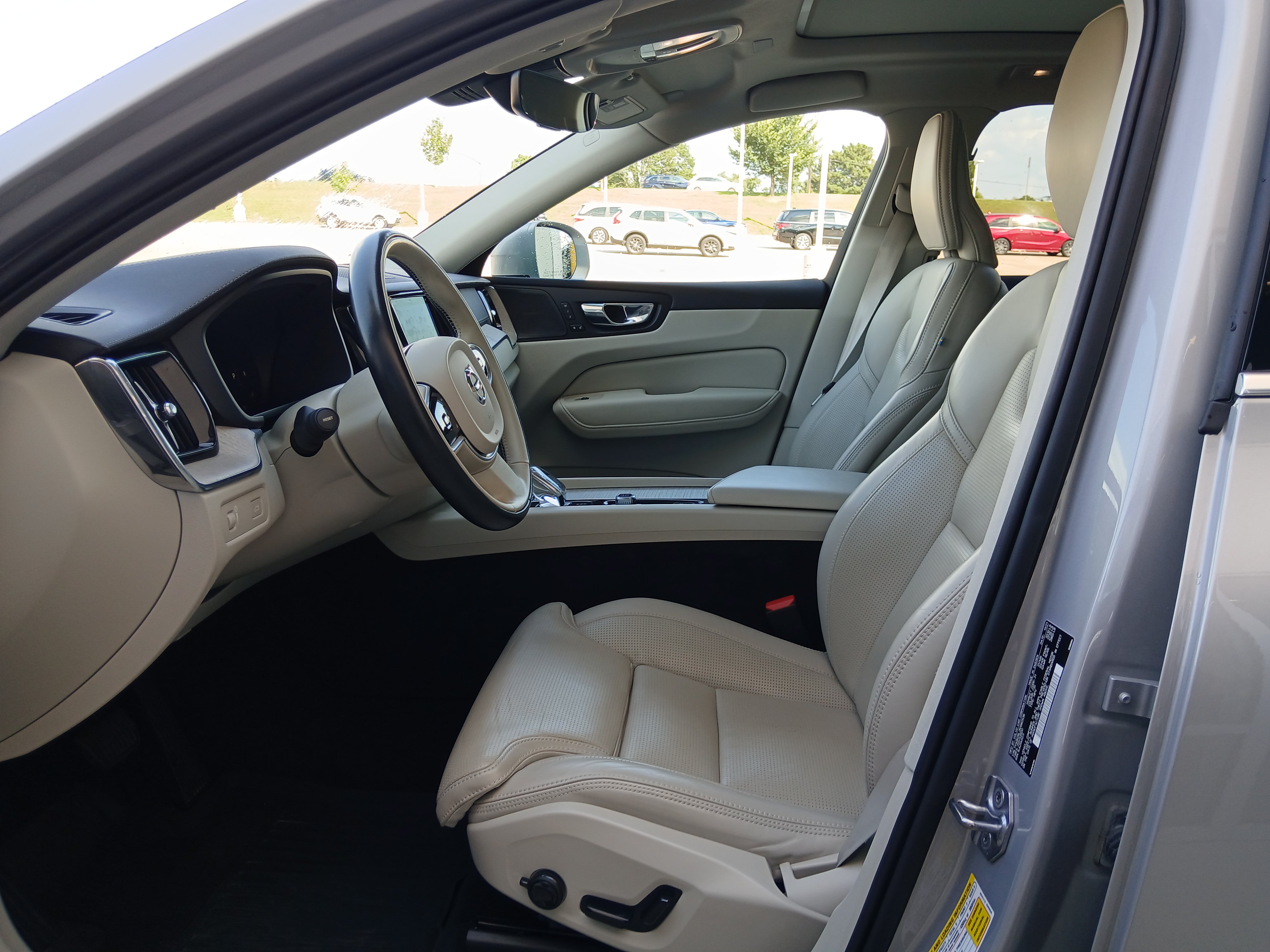 Used 2022 Volvo XC60 B6 Inscription AWD/4WD image 8