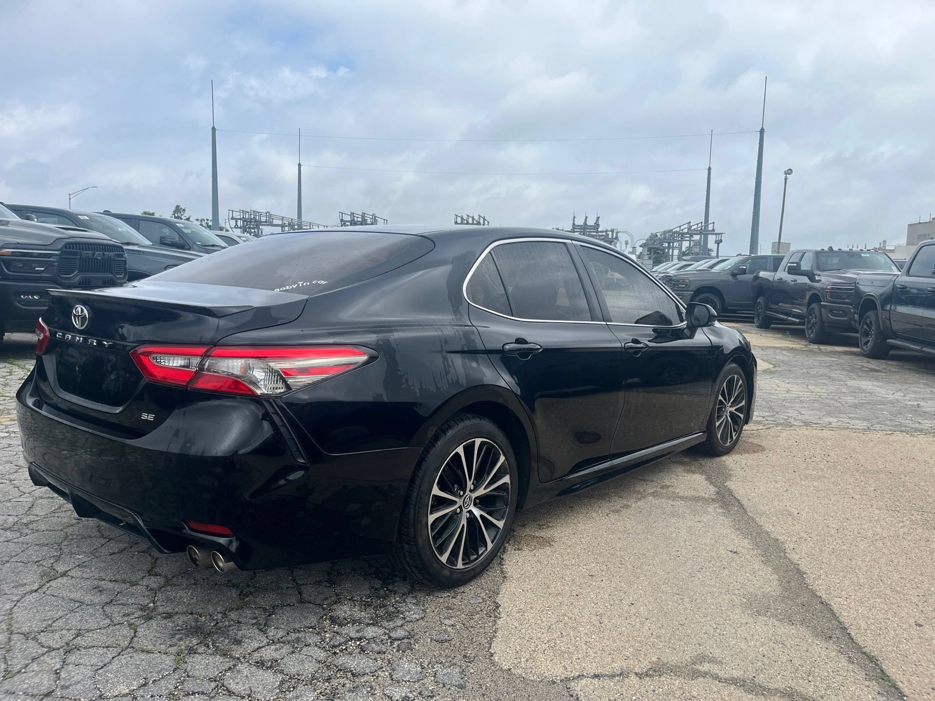 Used 2018 Toyota Camry SE w/ Moonroof Package FWD image 6