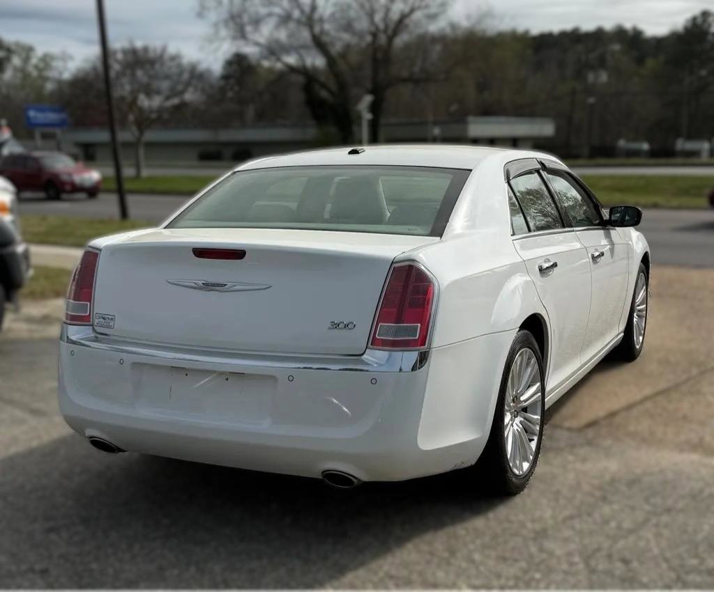 Used 2011 Chrysler 300 Limited w/ Sound Group RWD image 9