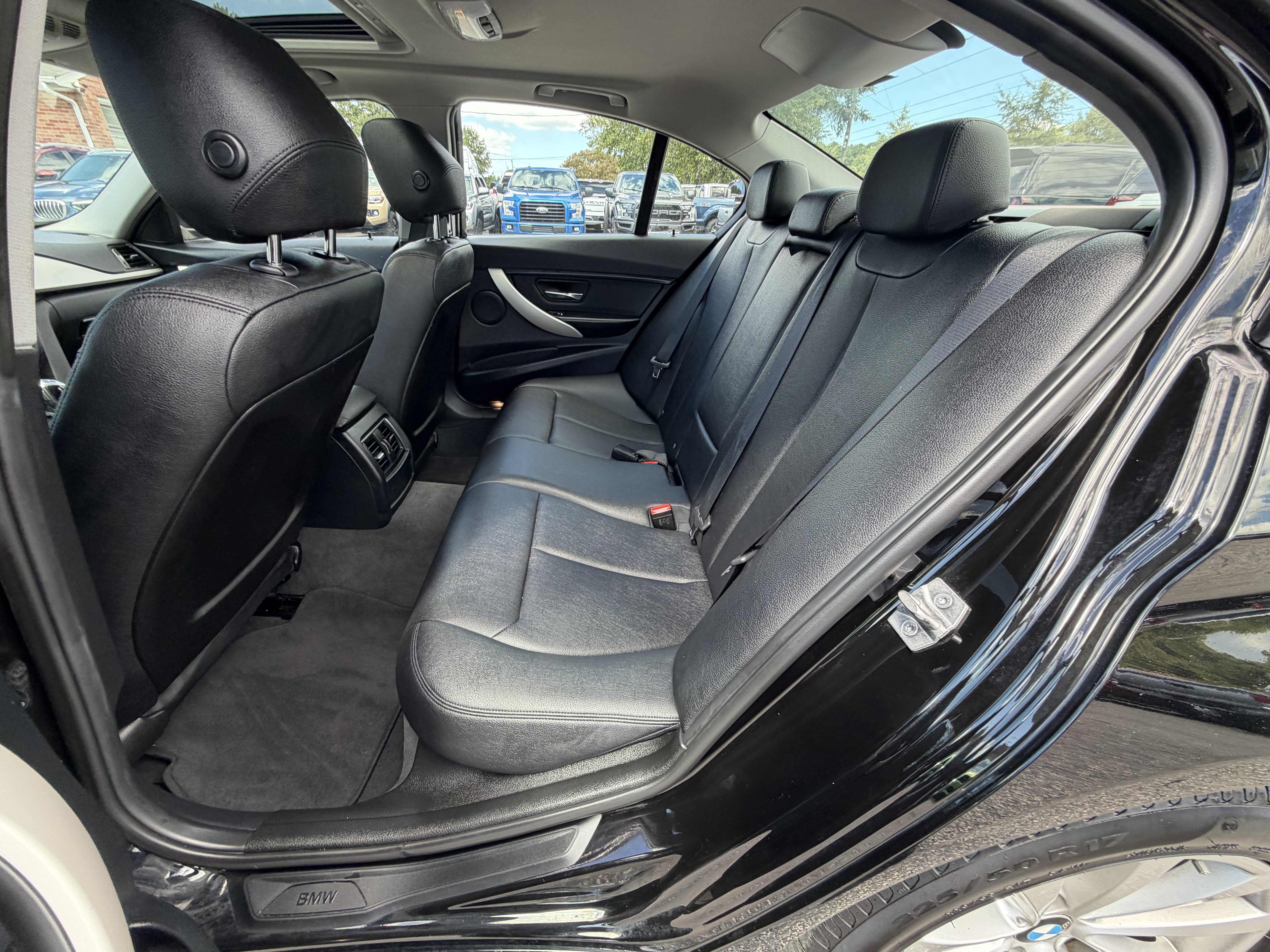 Used 2016 BMW 320i Sedan RWD image 12