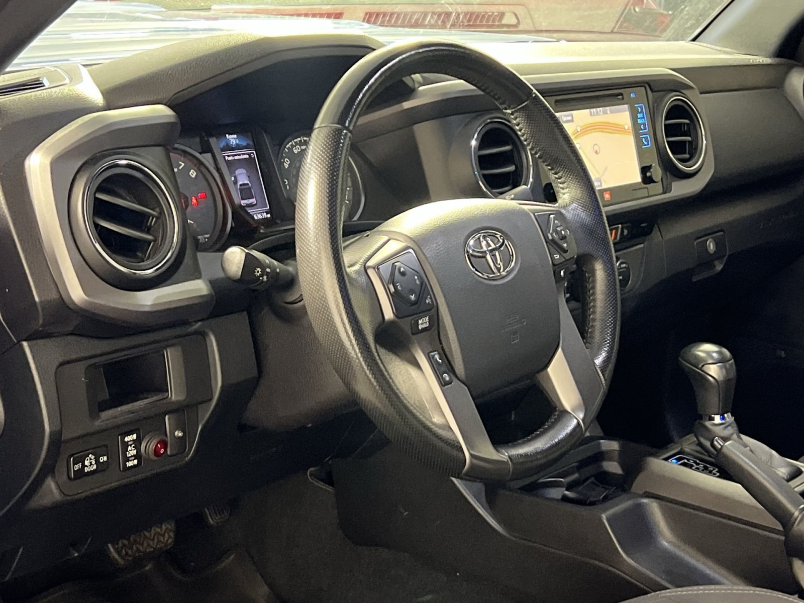 Used 2016 Toyota Tacoma TRD Sport AWD/4WD image 17