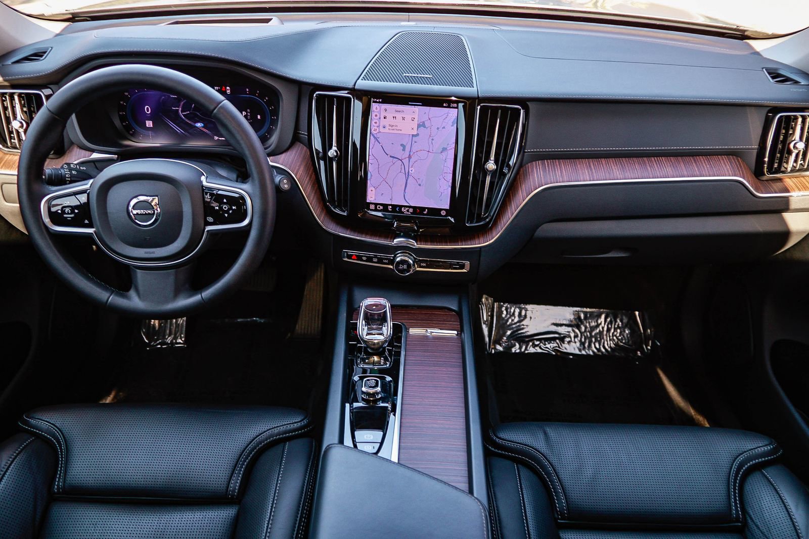 Used 2023 Volvo XC60 B5 Ultimate w/ Climate Package image 14