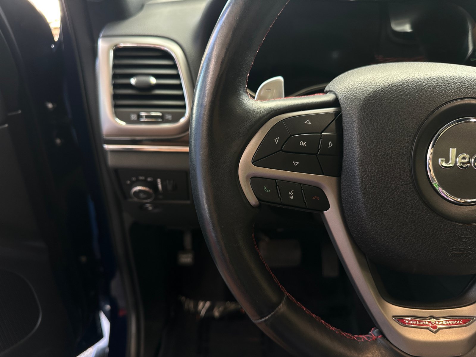 Used 2018 Jeep Grand Cherokee Trailhawk w/ Trailhawk Luxury Group AWD/4WD image 20