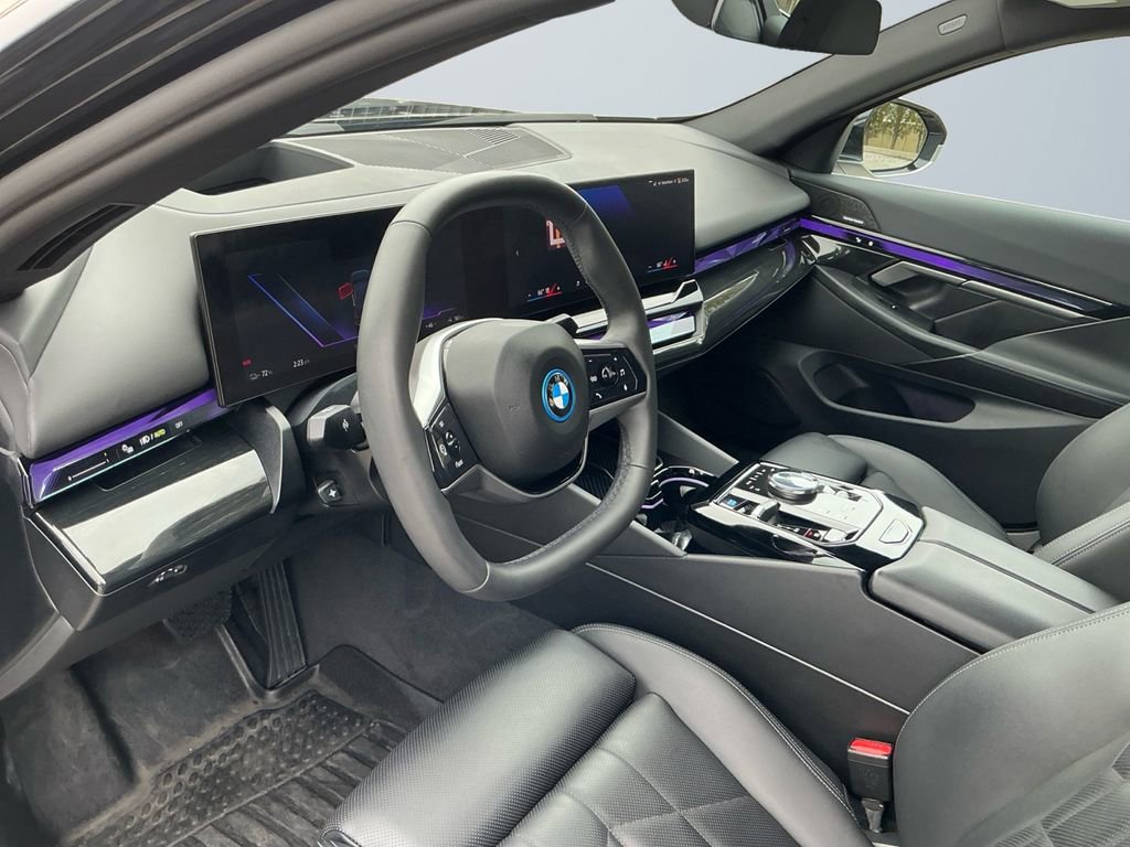 Used 2024 BMW i5 eDrive40i image 11