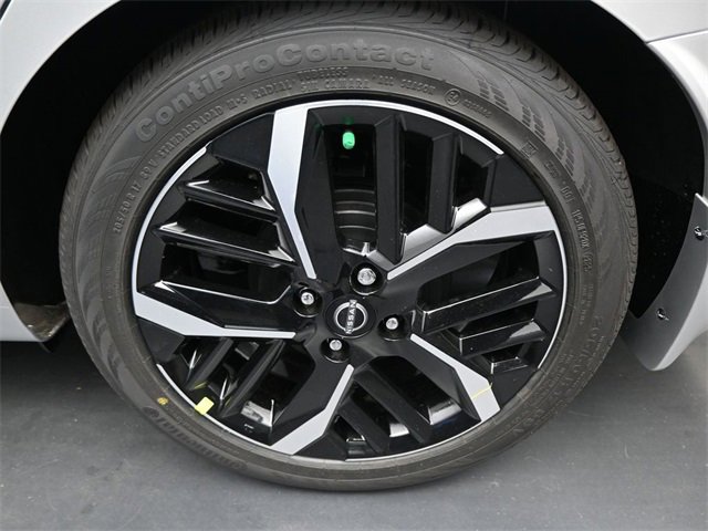 New 2025 Nissan Versa SR w/ Trunk Package image 16