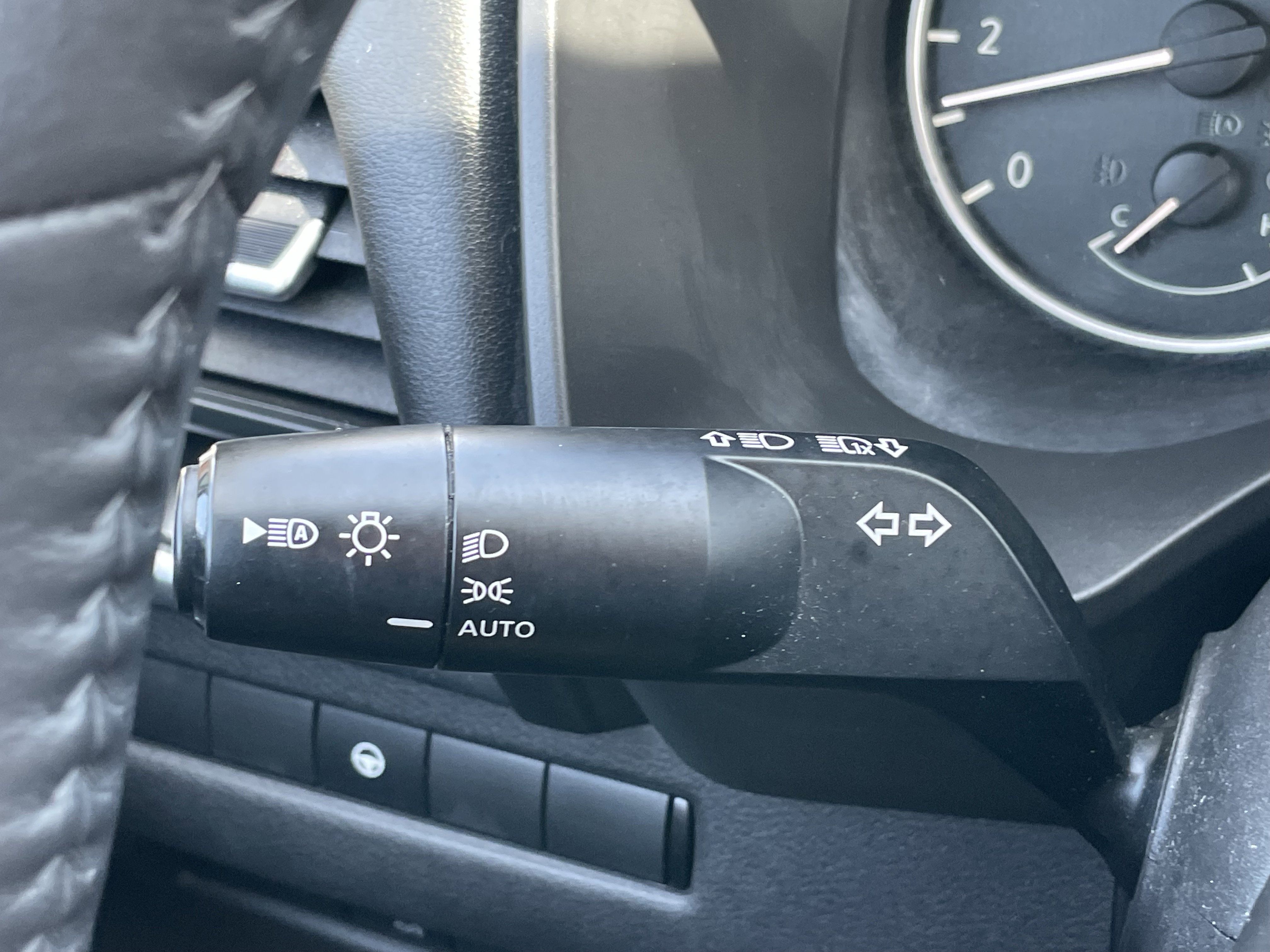 Used 2023 Nissan Rogue SV image 19