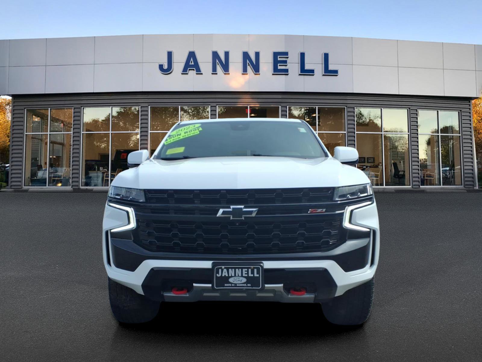 Used 2023 Chevrolet Tahoe Z71 w/ Luxury Package AWD/4WD image 2
