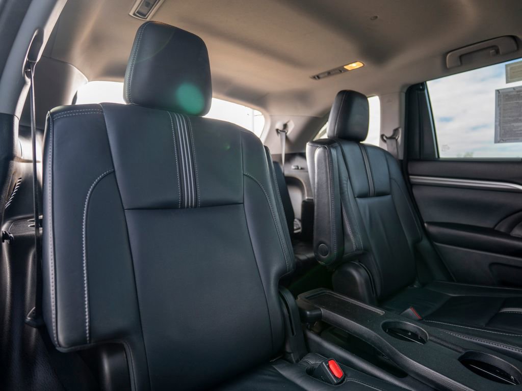 Used 2017 Toyota Highlander SE image 45
