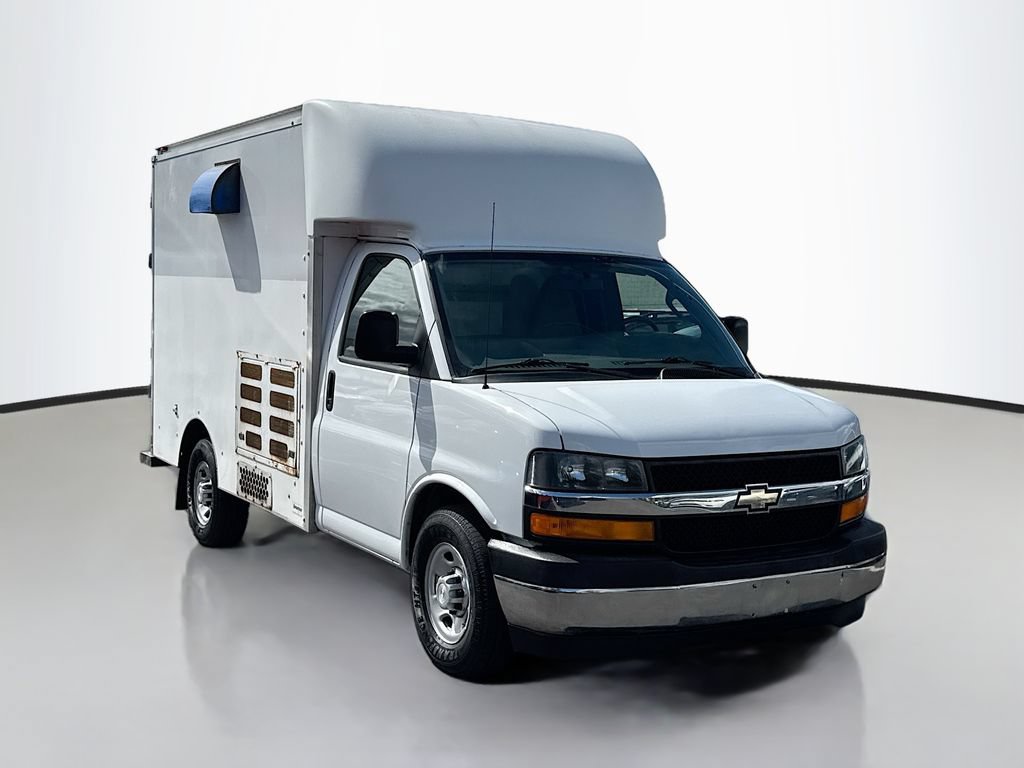 Used 2017 Chevrolet Express 3500 w/ Chrome Appearance Package RWD image 4
