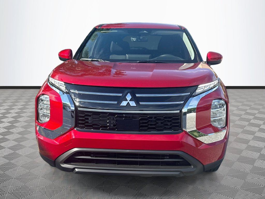 New 2026 Mitsubishi Outlander ES FWD image 2