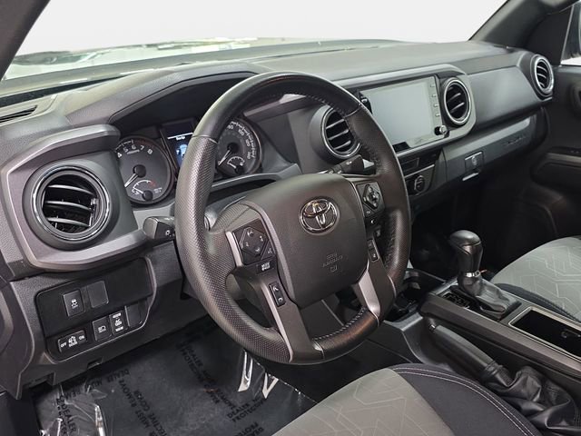 Certified 2022 Toyota Tacoma TRD Off-Road AWD/4WD image 13