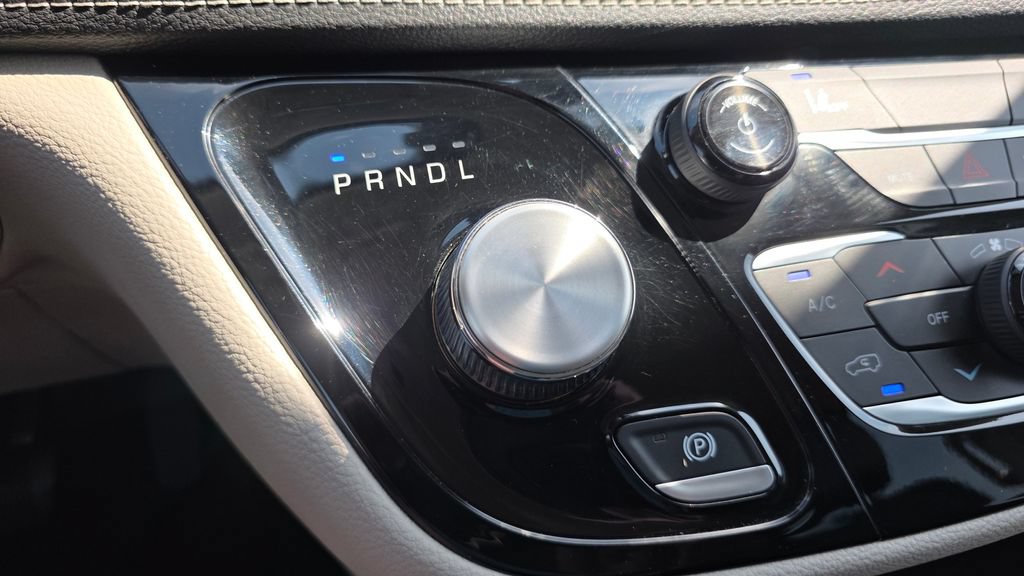 Used 2022 Chrysler Pacifica Touring-L FWD image 38
