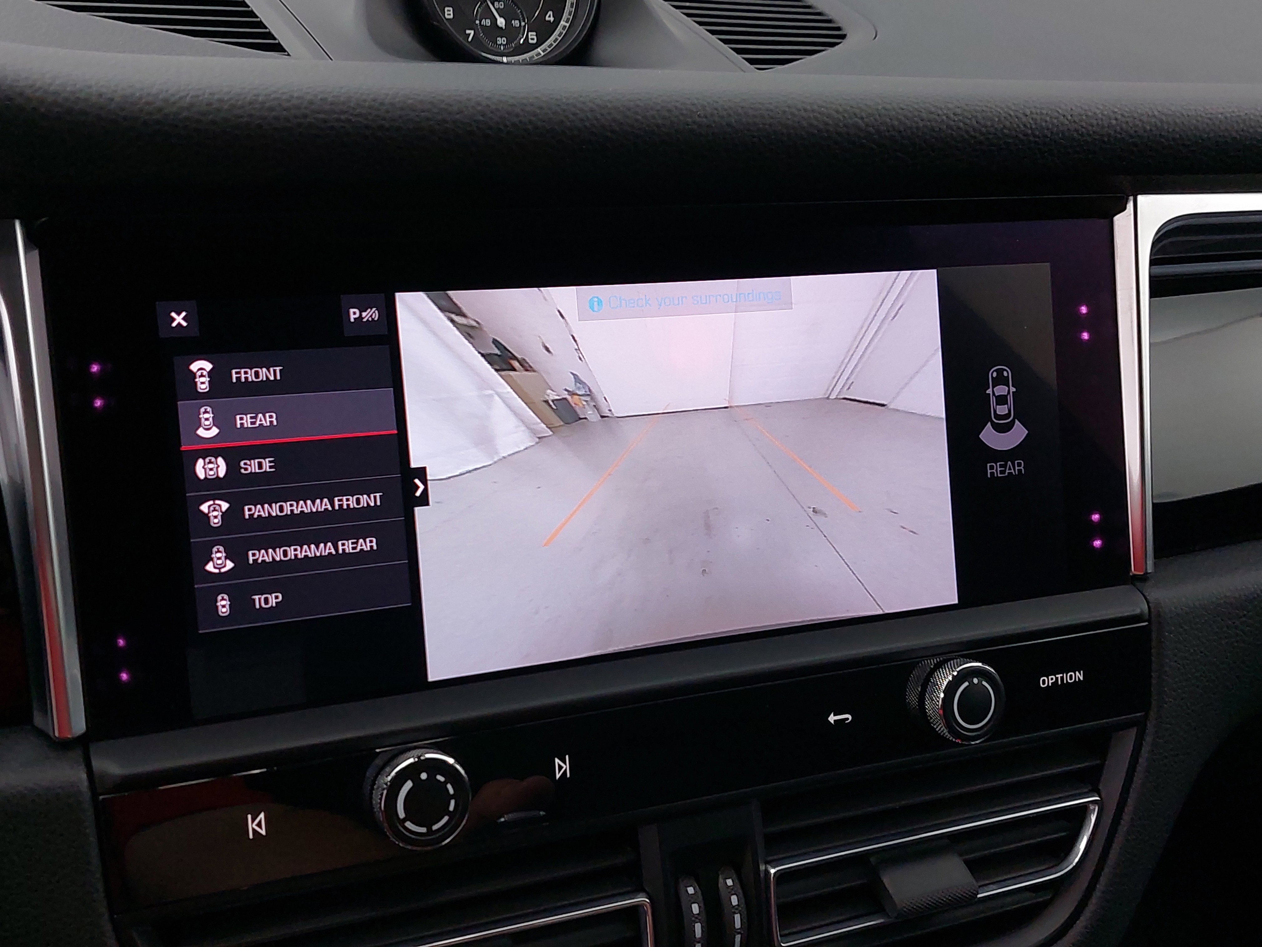 Used 2023 Porsche Macan image 25