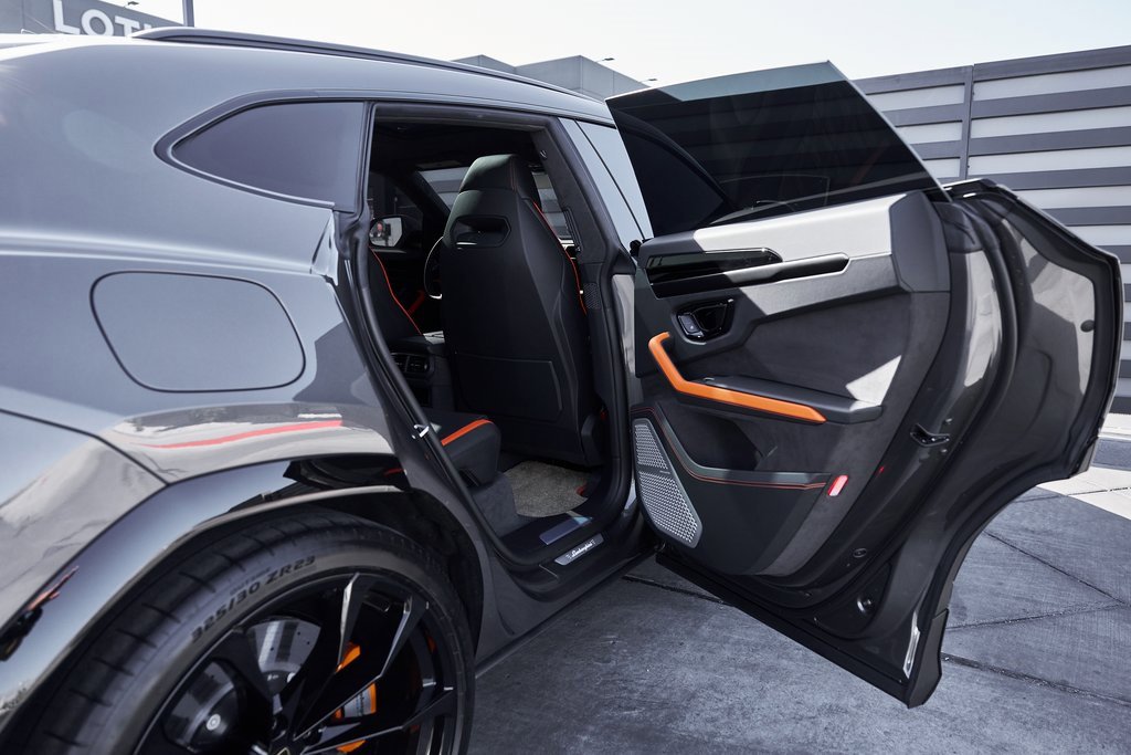 Used 2025 Lamborghini Urus SE image 30