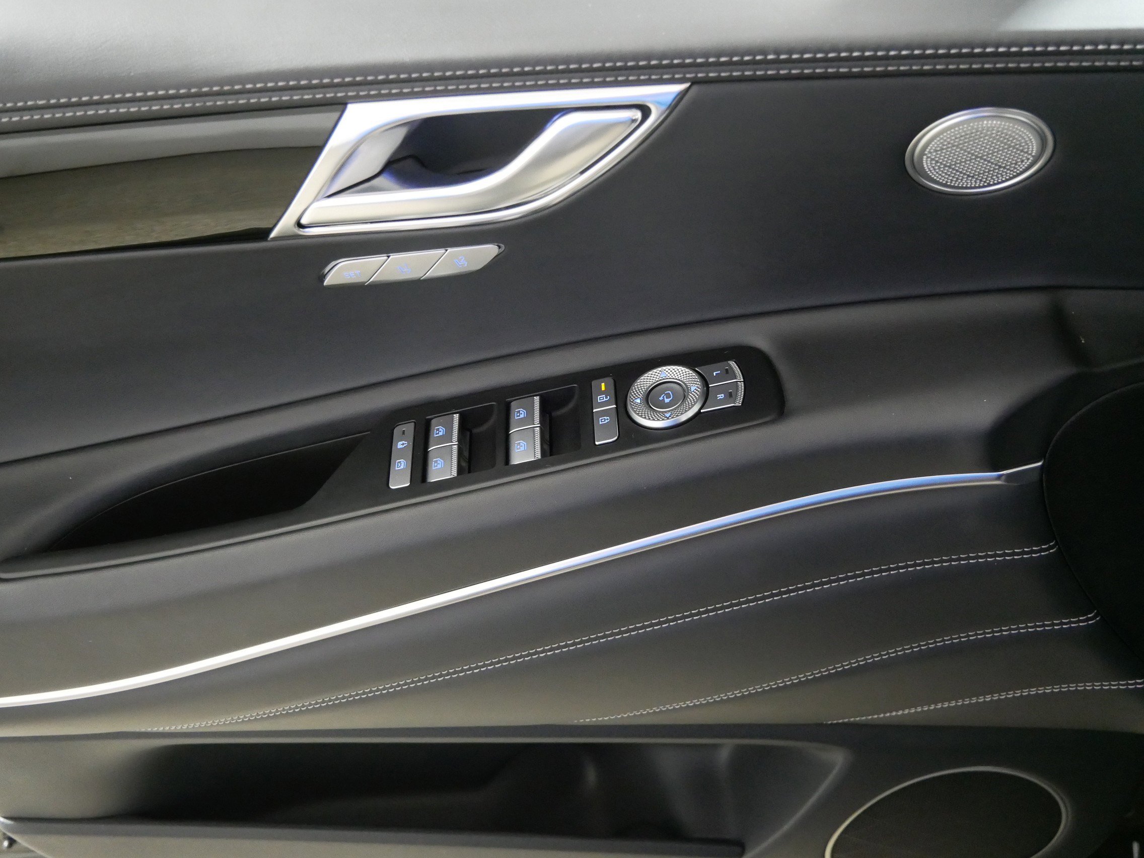 Used 2025 Genesis GV80 2.5T Standard image 19