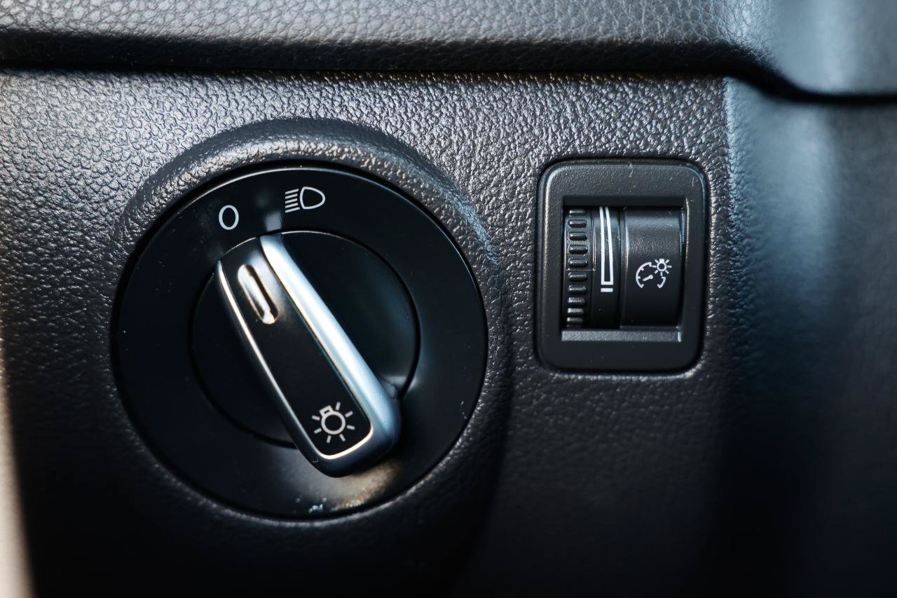Used 2011 Volkswagen Tiguan S FWD image 40