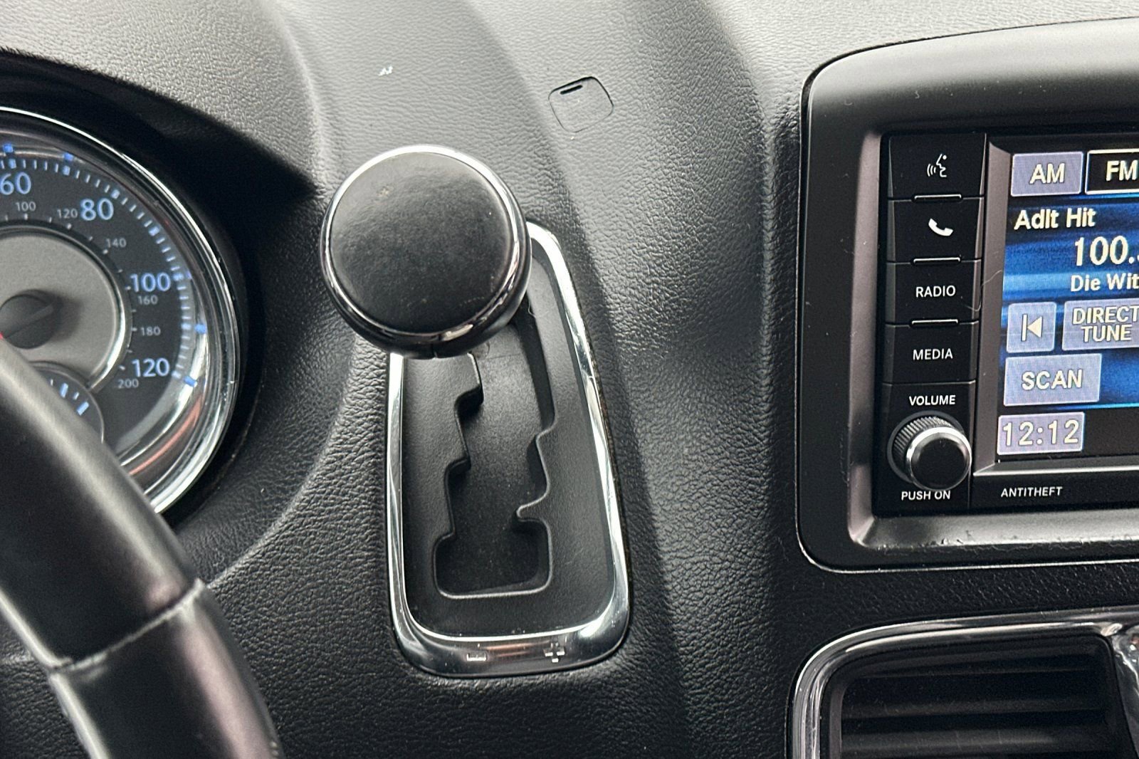 Used 2016 Chrysler Town & Country Touring image 22