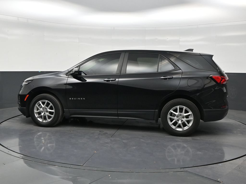 Used 2024 Chevrolet Equinox LS FWD image 2