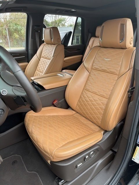 Used 2024 Cadillac Escalade Sport w/ LPO, ONYX Package image 9