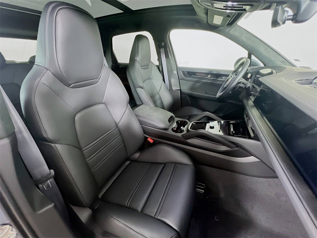 New 2026 Porsche Cayenne GTS image 30