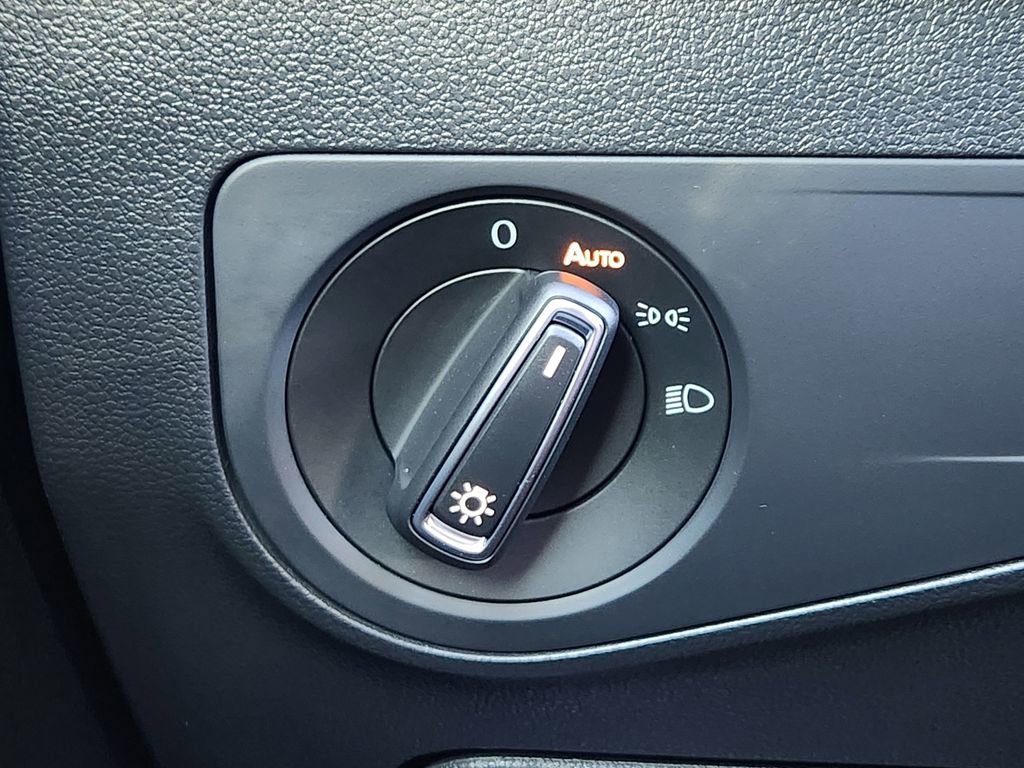 Used 2024 Volkswagen Tiguan SE R-Line image 11