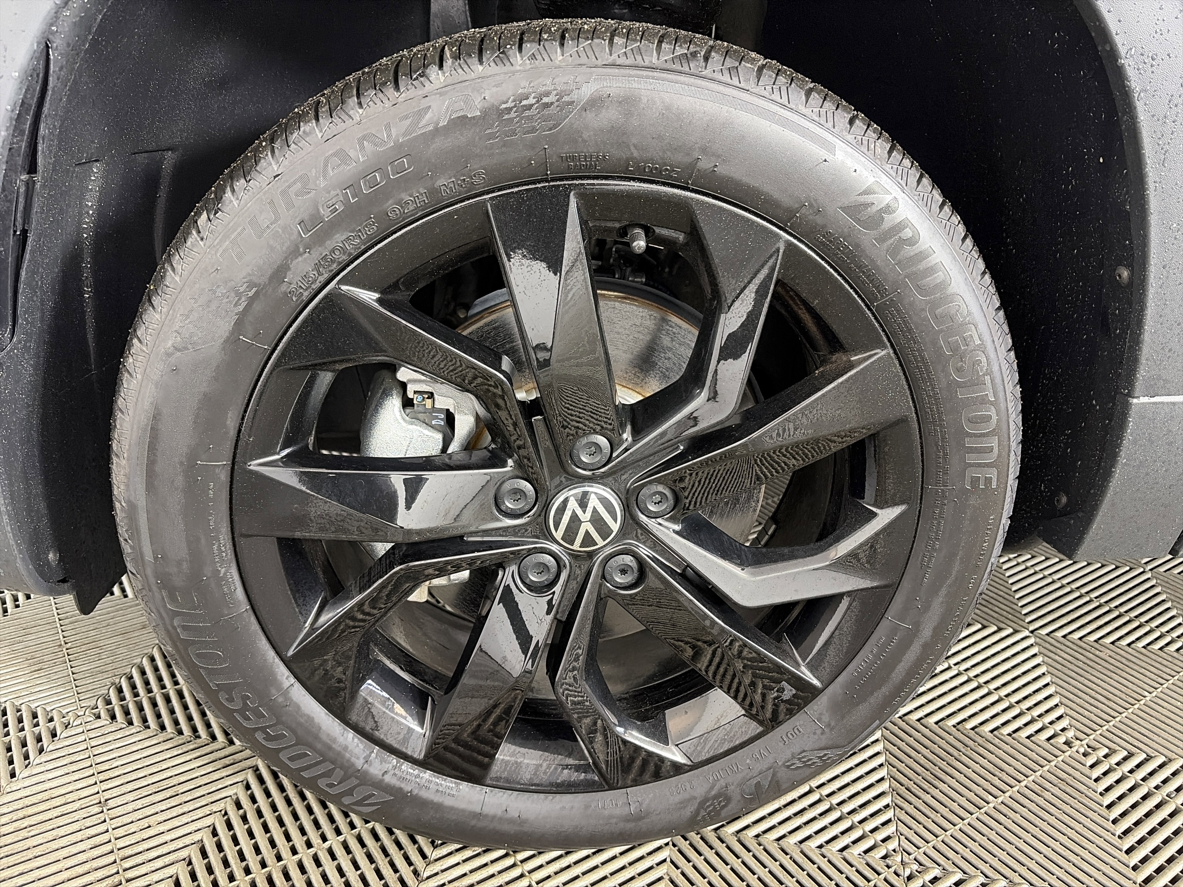 Used 2024 Volkswagen Taos SE w/ Panoramic Sunroof Package image 13