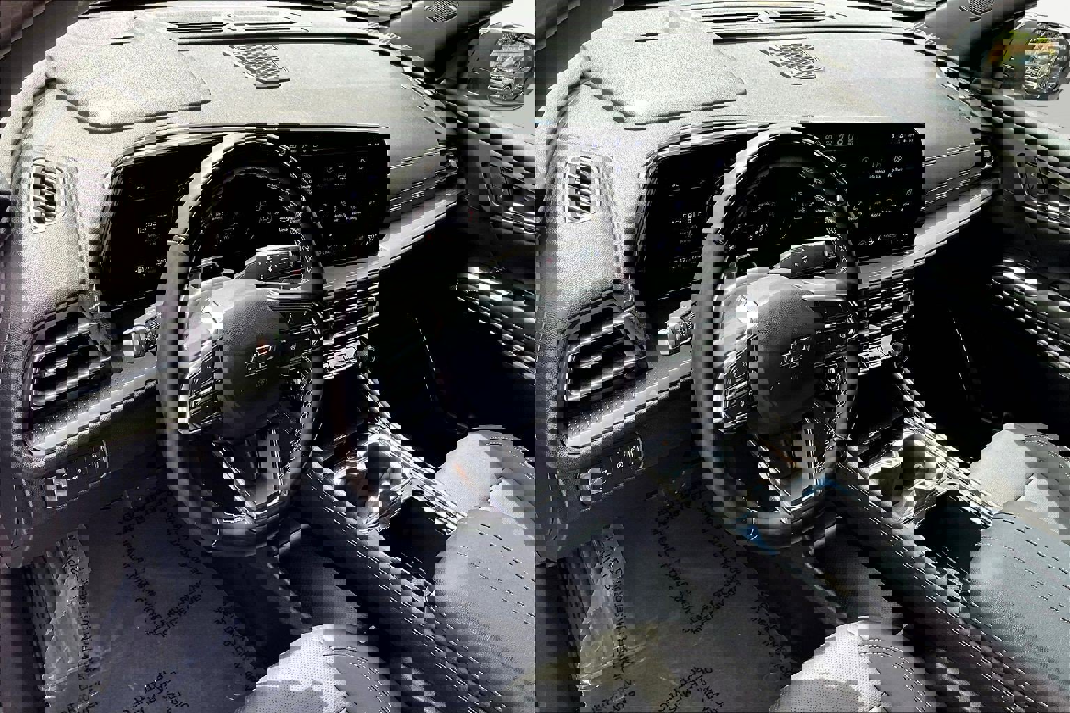 Used 2025 Chevrolet Traverse LT w/ Enhanced Driving Package AWD/4WD image 18