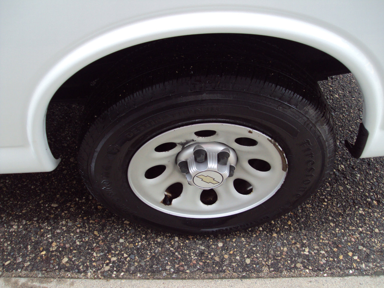 Used 2011 Chevrolet Express 1500 AWD image 32