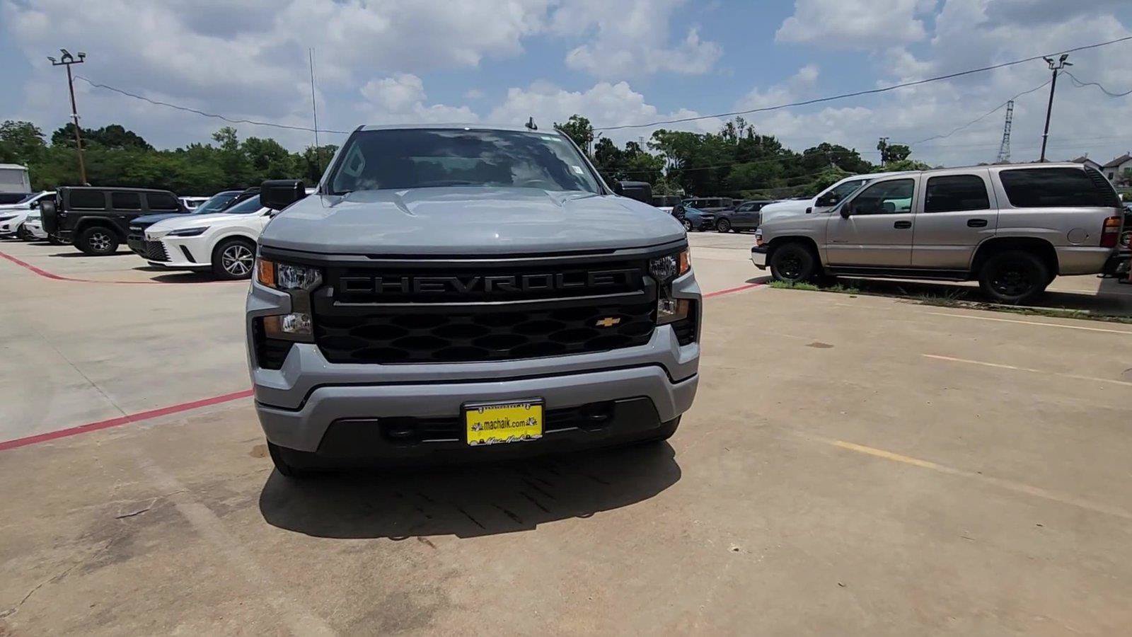 Used 2025 Chevrolet Silverado 1500 Custom RWD image 3