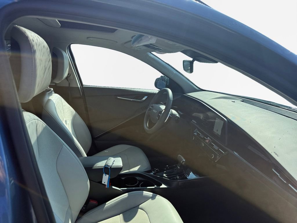 Used 2025 Kia Niro EX Touring image 25
