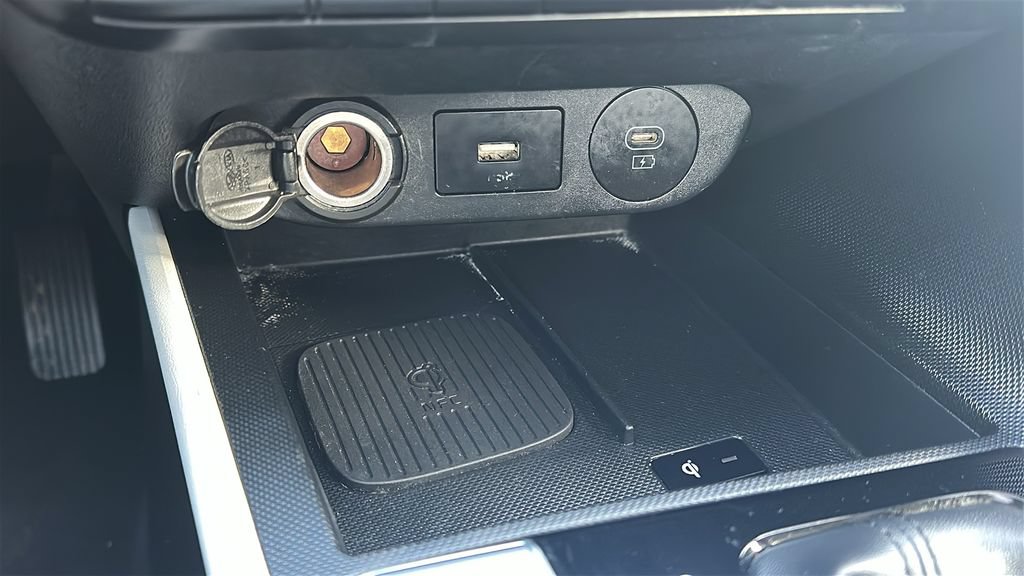 Used 2024 Hyundai Elantra Limited FWD image 28