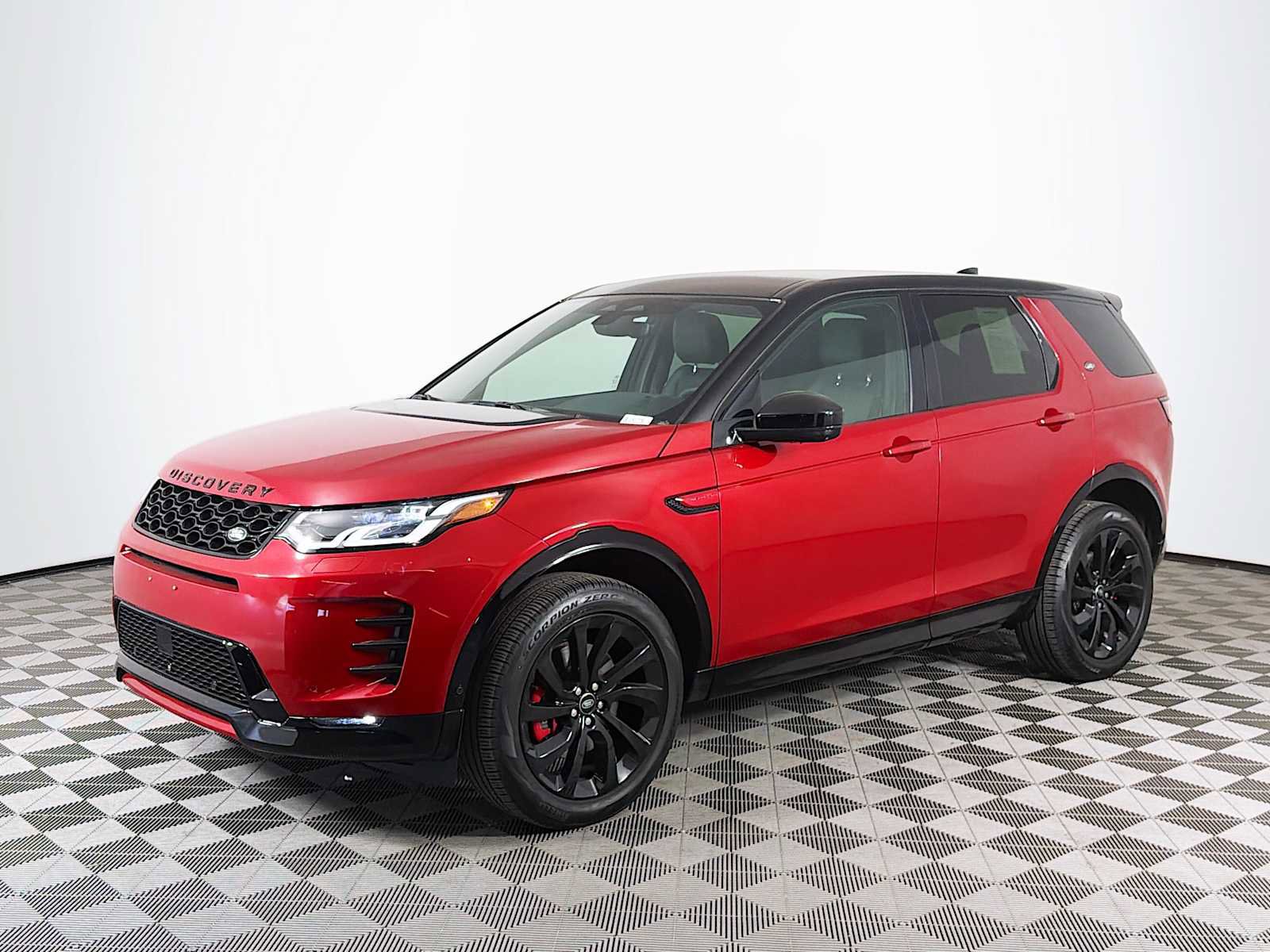 Certified 2025 Land Rover Discovery Sport Dynamic SE AWD/4WD image 1