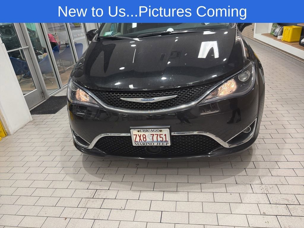 Used 2017 Chrysler Pacifica Touring-L Plus w/ Advanced Safetytec Group image 2