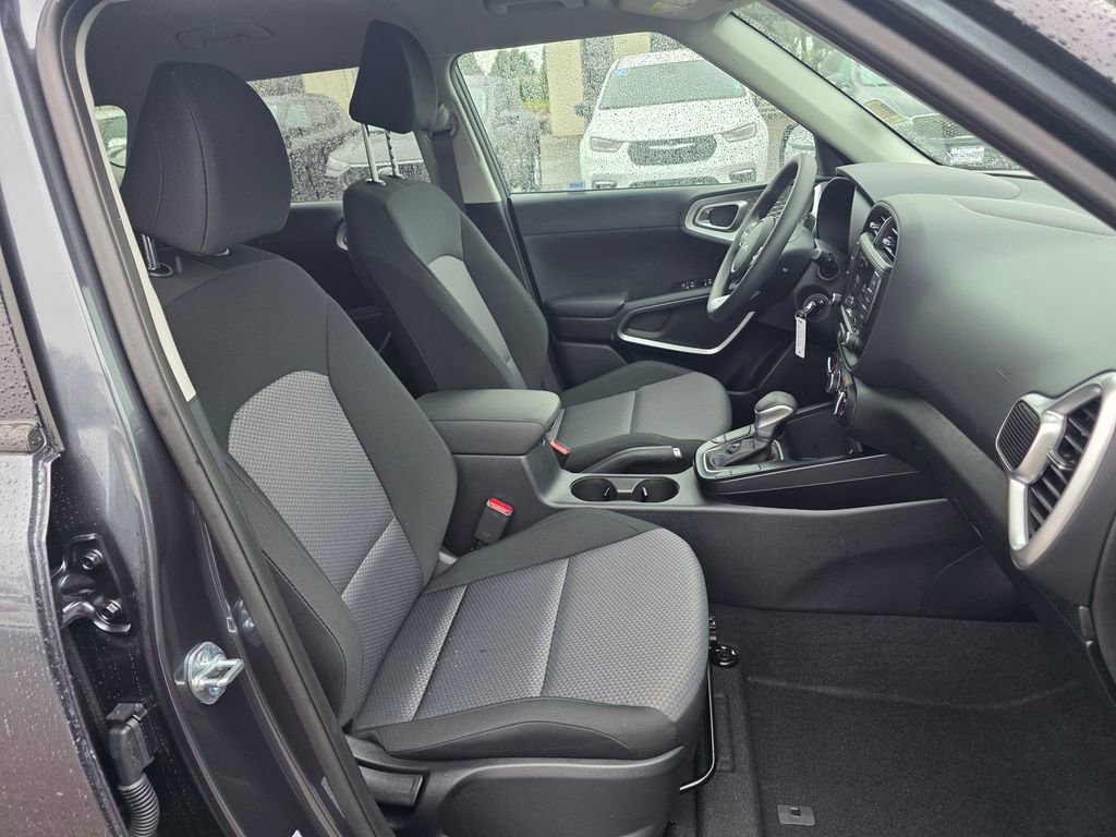 Used 2025 Kia Soul LX image 21